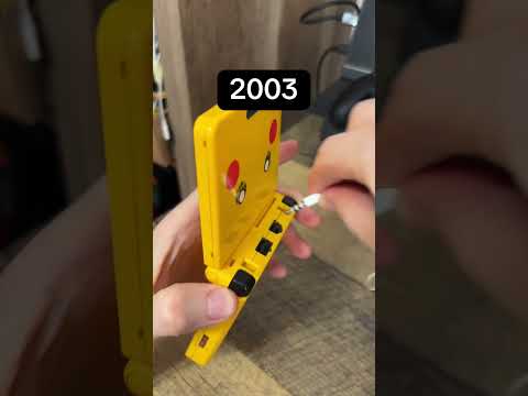 Inserting The Game Boy Headphones thumbnail