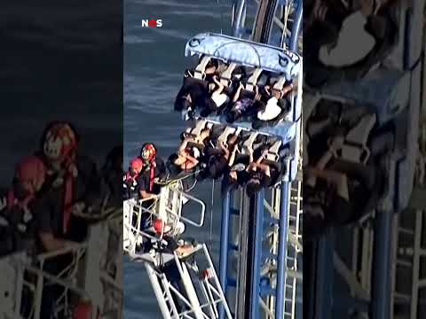 Acht mensen zitten uren vast op hoogste punt van kapotte achtbaan thumbnail