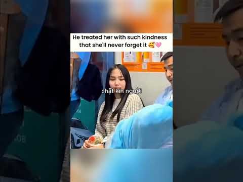 cô gái này đã nhường chỗ ngồi cho ông bố đơn thân trên tàu điện ngầm thumbnail