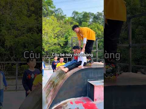 Anh chàng dù bị đau vẫn cố đi trượt patin và cái kết ? thumbnail