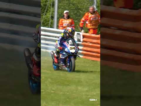 Smoke spotted in Sofuoglu's bike in the Superpole Race 👀 | 2026 #CzechWorldSBK 🇨🇿 thumbnail