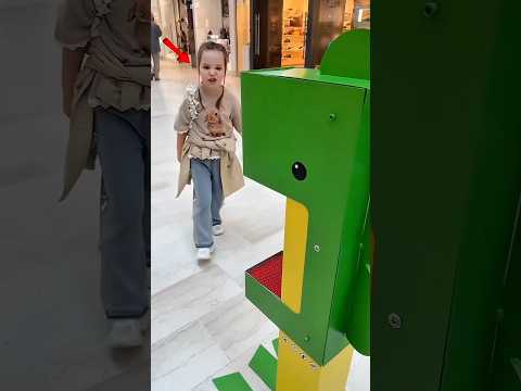 Niña Traviesa Intentó ROBAR Dulces del Dragón… ¡Pero ESTO Pasó! 😱🐉🍬 thumbnail