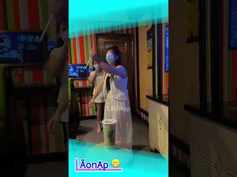 Bịt mắt chọt trà sữa 😁 #laonap thumbnail