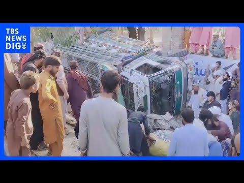 アフガニスタンで帰還した難民を乗せたトラックが横転　22人死亡｜TBS NEWS DIG thumbnail
