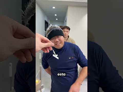 Este Niño Hace Regalos Muy Inútiles 😂❤️ thumbnail