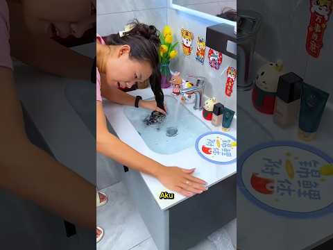 Air keluar deras dari wastafel… lalu gadget kecil ini berhasil menyelamatkan seluruh rumah!🤯😱#shorts thumbnail