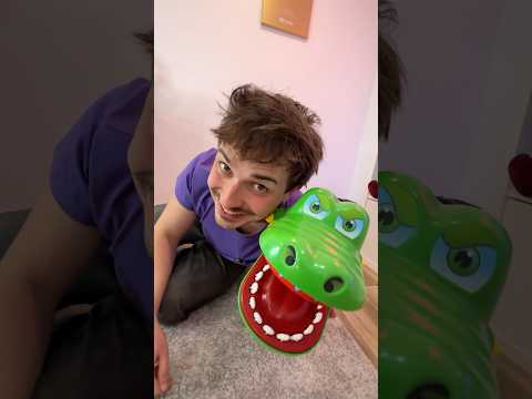 Cuando Juegas al Cocodrilo Sacamuelas🐊🦷#shorts thumbnail