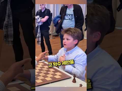 10살 소년이 상대 악수를 거부한 이유 thumbnail