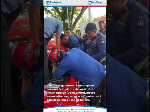 Damkar Selamatkan Balita Terkunci di Dalam Mobil thumbnail