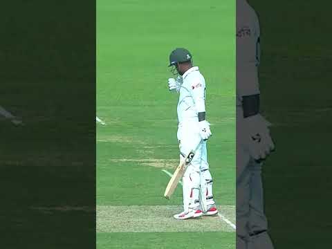 Hit on the hand? No problem! Litton Das responds with a MASSIVE six #BANvPAK  | M9I1H thumbnail