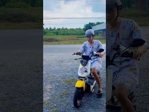 Anh chàng đẹp trai ngồi quán uống cà phê/kỳ kỳ tv & Family #shortvideo thumbnail