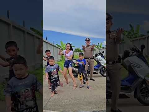 ตีนะตำรวจมาช่วย #funny #haaha thumbnail