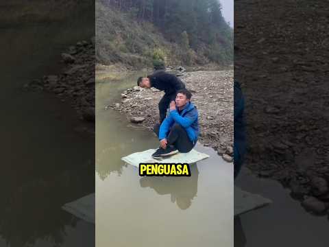 Rahasia Cowok Duduk di Atas Air Akhirnya Terbongkar! #shortvideo #trending thumbnail