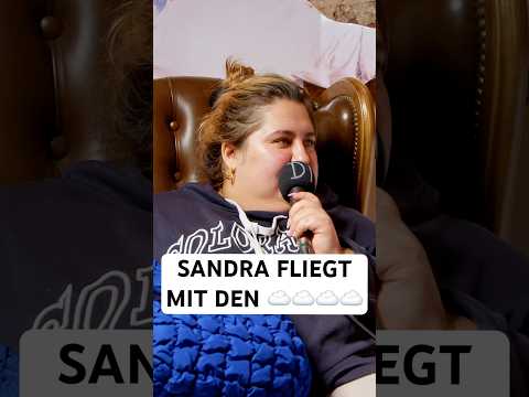 Sandra fliegt mit den Wolken ☁️😂 thumbnail