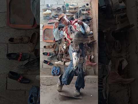 طفل إثيوبي يحوّل النفايات إلى أزياء مذهلة thumbnail