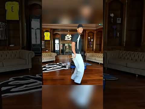 😳 Les streameurs qui essaient la danse de Michael Jackson… thumbnail
