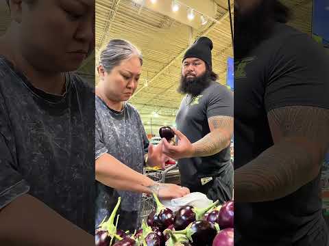 Pensaba que estaba echando una mano con la compra... 🍆🤣 #marriagehumor #funny #couples thumbnail