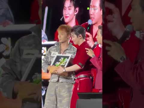 Đỏ mắt với màn tương tác của Hải Đăng Doo Hùng Huỳnh #anhtraisayhi #anhtraisayhiconcert thumbnail
