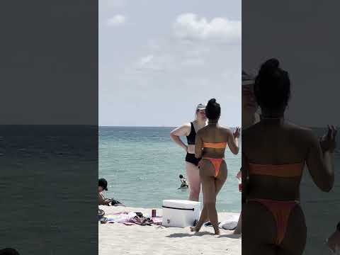 🇺🇸 Hot day at Miami beach thumbnail
