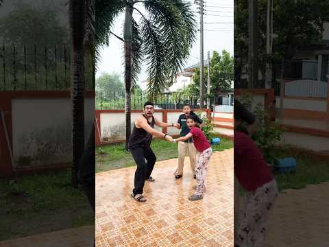 อย่าเล่นน้ำฝนกันนะทุกคน!! 🤣💦 #funny #comedy #drama #humor #memes #youtube #shorts #minmayang thumbnail