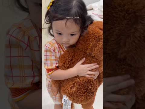 PIUW! NGAPAIN KAMU GANDENG ONYETT? 🐒 #piuwfamily #funny #familychannel #familyvlog #animals thumbnail