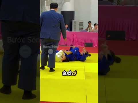 Sự Bình Tĩnh Của Nữ Võ Sĩ Thật Đáng Kinh Ngạc thumbnail