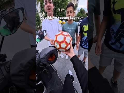 Çocukların topunu kaçırdım 😂😱 #shorts #viral #keşfet #motovlog #reels #tiktok #fyp #kurye thumbnail