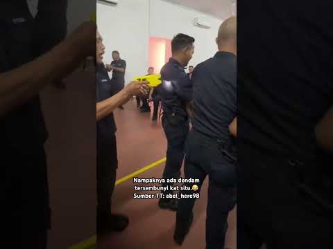 Cara abang2 polis main taser gun.?? thumbnail