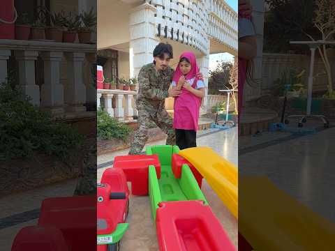 ماشا قلبت قطارها وصدمة 😱 عمو الشرطي صلحه !!! thumbnail