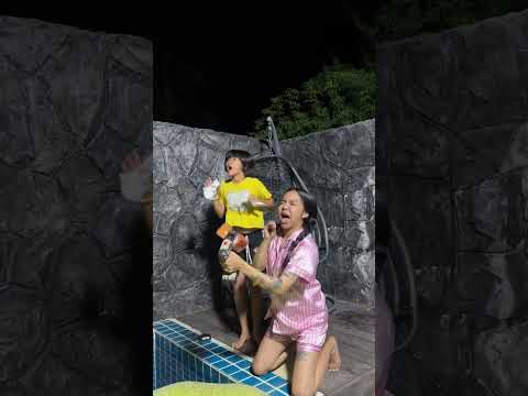 เบื้องหลังหมุนกล้องเต้นสเต็ปหยิบทิชชู แบบตะลึง￼ thumbnail