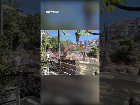 Israeli forces demolish Palestinian homes, businesses in East Jerusalem thumbnail