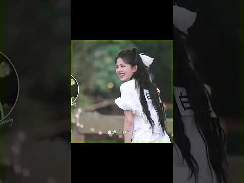 谁懂啊！白鹿跟孔雀都能无障碍交流了 #奔跑吧14 #白鹿 #bailu #keeprunning thumbnail