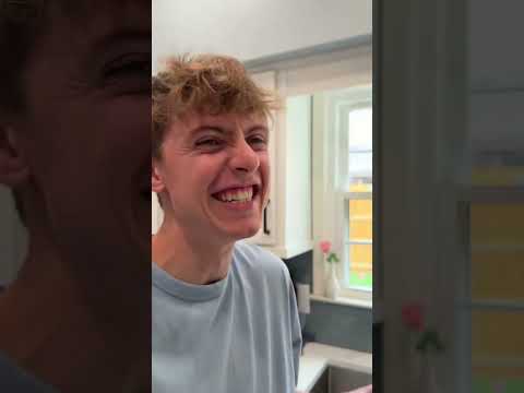 How I got my wife to make me a sandwich 😂 thumbnail
