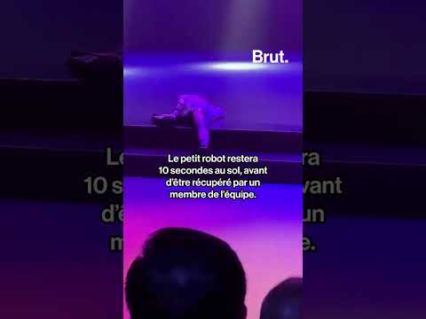 Un robot danse sur du Michael Jackson… puis s’effondre. thumbnail