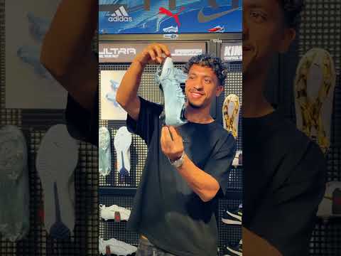 رحلة البحث عن اخف حذاء كرة قدم في العالم ⚽️🌍 #odey_amin #العبها_صح #shorts thumbnail
