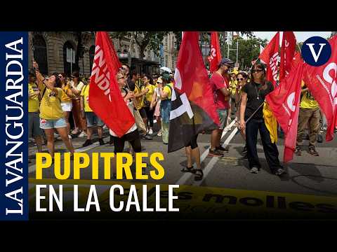 300 docentes bloquean el acceso a la Casa Batlló de Barcelona tras la huelga de Eduación thumbnail