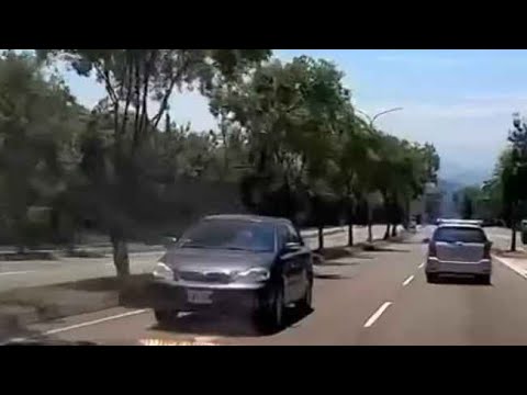 汽車逆向一路倒車回路口 thumbnail