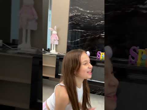 comenten si ustedes también hacen amigas asi #amigas #losmolina #viral #humor thumbnail