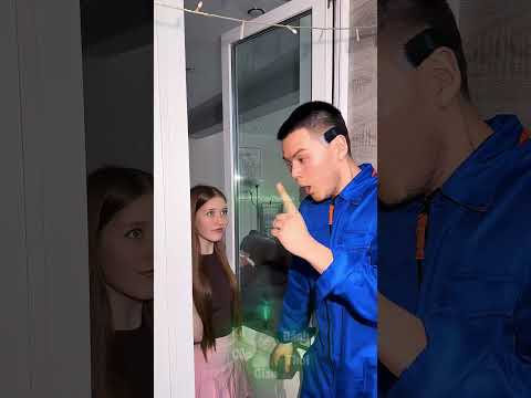 Anh Chàng Này Đã Cố Lau Vết Bẩn Nhưng Nó Lại Nằm Trên Kính Của Anh Ta 😂 thumbnail