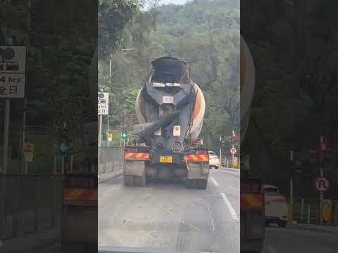 車CAM直擊 - 青衣西草灣路 CLS田螺車屙到一地都係 ... thumbnail