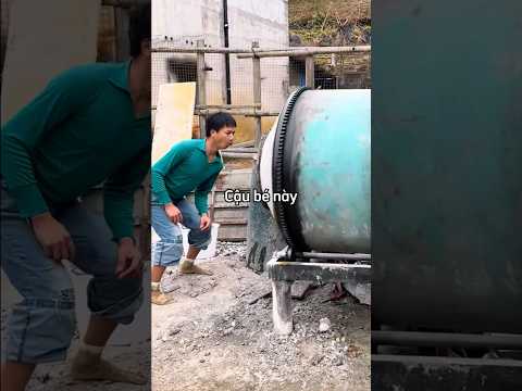 Cậu bé hiểu nhầm chiếc máy trộn xi măng thành máy giặt 😂 thumbnail