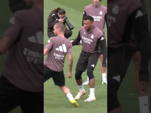 ? Kylian Mbappé de retour à l'entraînement du Real Madrid ! #shorts thumbnail