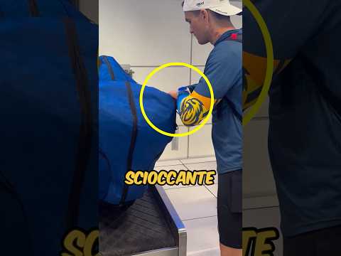 É STATO FERMATO AI CONTROLLI DI SICUREZZA ED HA TIRATO FUORI QUESTO…? #virale #divertente thumbnail