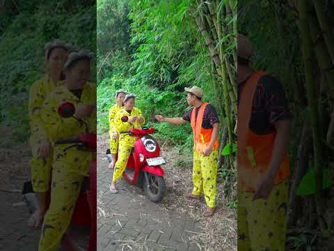 Malah pada ngerjain tukang parkir #adekkakakinul thumbnail