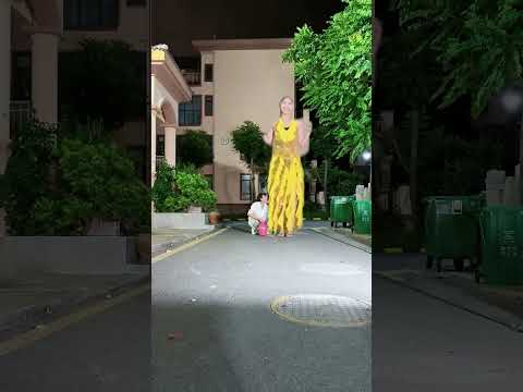 一群傻逼在看什么？ thumbnail
