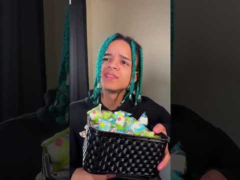 WHEN I BRING SNACKS TO THE CLASS thumbnail
