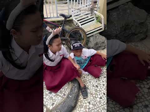 Vidio kocak dan gokil @nyaikembang1nyaikembang1 /makanya jangan main main di tangga 😅 thumbnail
