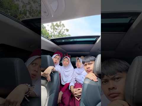 Jelek Banget Mobil Bolong Atapnya😖 thumbnail