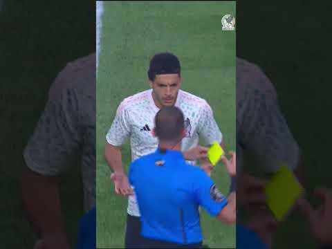 Raúl y la especialidad de la casa ante Australia #shorts thumbnail