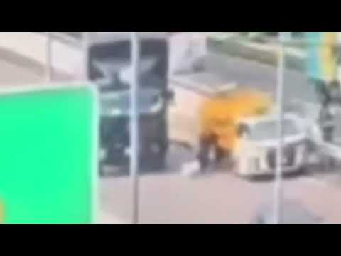 直擊 - 青馬管制區男職員遭順豐貨車撞斃 事發一刻 thumbnail